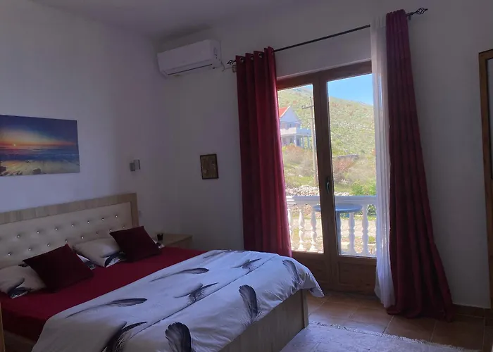 לינה וארוחת בוקר Bella Vista שקודר