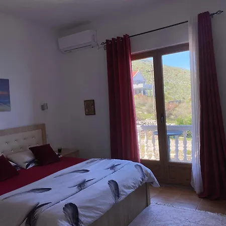 לינה וארוחת בוקר Bella Vista שקודר