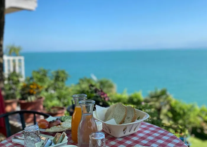 Bella Vista Couette-café 3*